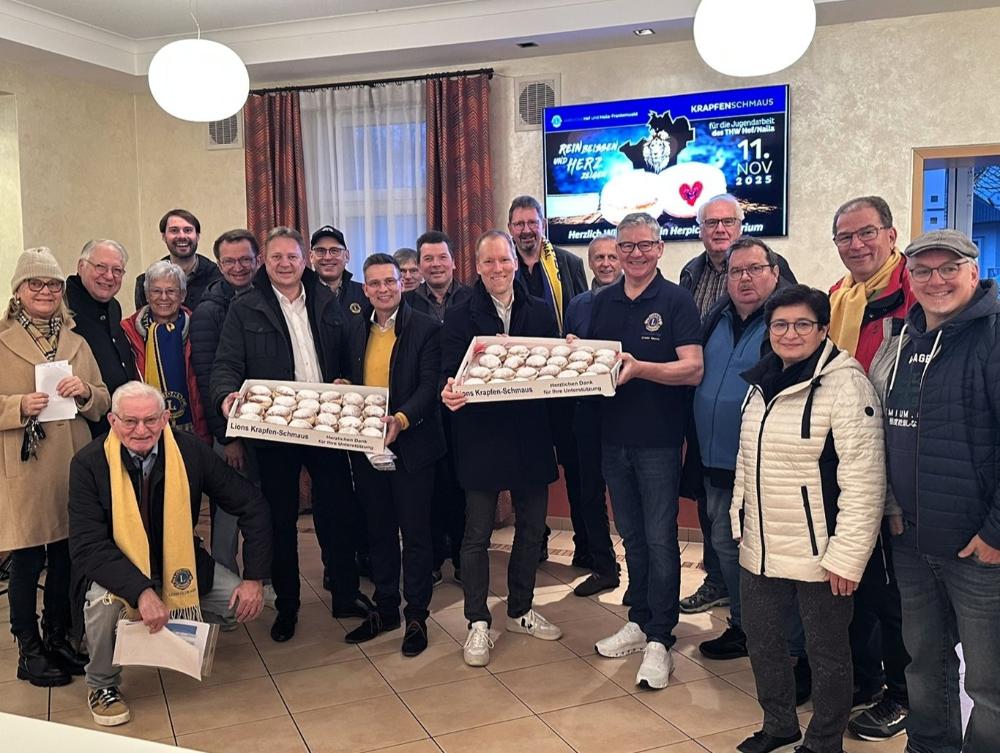 Gruppenbild: Organisatoren und Lieferteam des Krapfenschmauses