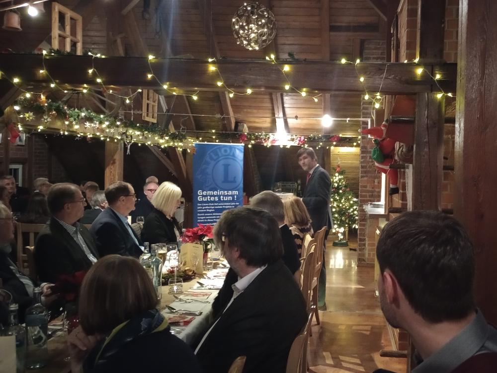 Adventsfeier - Präsiden Dr. Marcus Achenbach bei der Begrüßung der Gäste